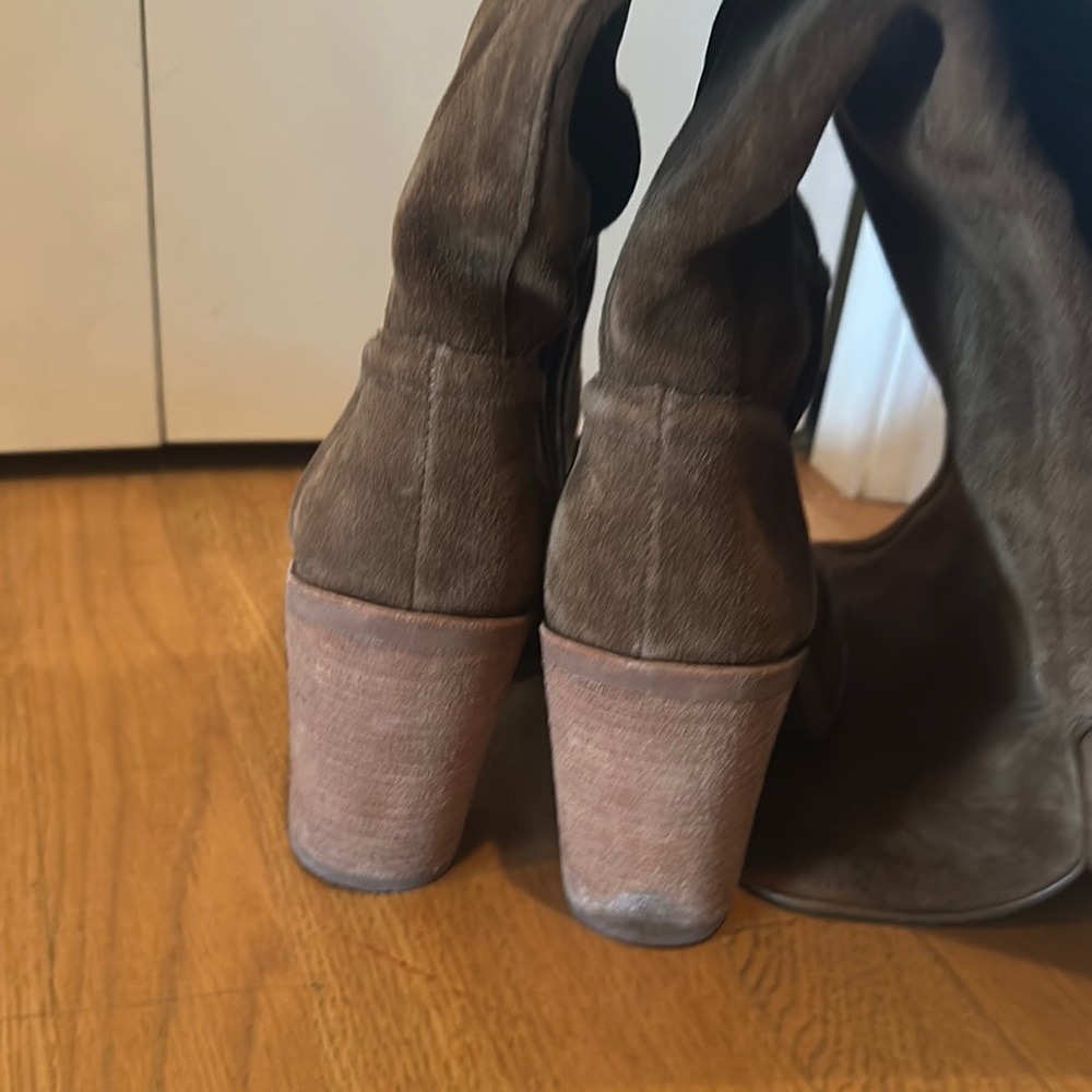 Brown suede Leather Knee-High Boots - Picture 4 of 8